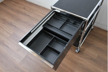 中古　スイス　USMハラー(USM Haller)　ロールボーイ(ROLLBOY)　ホームオフィスにもおすすめなスッキリとしたデザインのトレー付きデスクワゴン　定価約20万2千円相当　(R-084839)