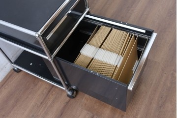 中古　スイス　USMハラー(USM Haller)　ロールボーイ(ROLLBOY)　ホームオフィスにもおすすめなスッキリとしたデザインのトレー付きデスクワゴン　定価約20万2千円相当　(R-084839)