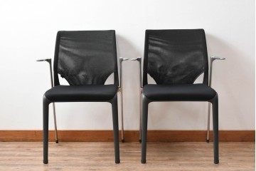 中古　美品　スイス　ヴィトラ(Vitra.)社　ドイツ製　メダスリムシリーズ　クローム仕上げの高級ライン　アームレスト付きチェア2脚セット　定価(2脚合計)約20万円　(R-084840)