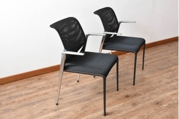 中古　美品　スイス　ヴィトラ(Vitra.)社　ドイツ製　メダスリムシリーズ　クローム仕上げの高級ライン　アームレスト付きチェア2脚セット　定価(2脚合計)約20万円　(R-084840)