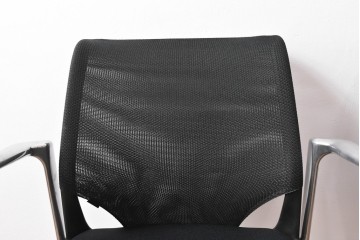中古　美品　スイス　ヴィトラ(Vitra.)社　ドイツ製　メダスリムシリーズ　クローム仕上げの高級ライン　アームレスト付きチェア2脚セット　定価(2脚合計)約20万円　(R-084840)