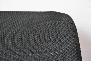 中古　美品　スイス　ヴィトラ(Vitra.)社　ドイツ製　メダスリムシリーズ　クローム仕上げの高級ライン　アームレスト付きチェア2脚セット　定価(2脚合計)約20万円　(R-084840)