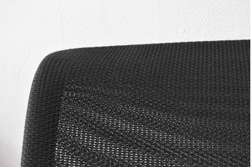 中古　美品　スイス　ヴィトラ(Vitra.)社　ドイツ製　メダスリムシリーズ　クローム仕上げの高級ライン　アームレスト付きチェア2脚セット　定価(2脚合計)約20万円　(R-084840)