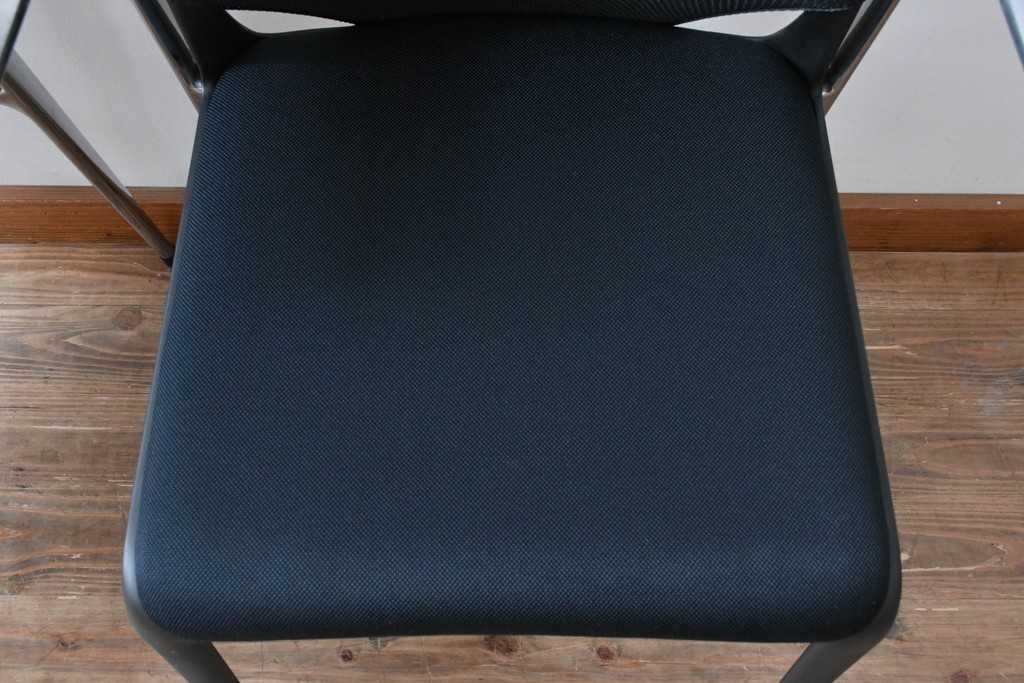 中古　美品　スイス　ヴィトラ(Vitra.)社　ドイツ製　メダスリムシリーズ　クローム仕上げの高級ライン　アームレスト付きチェア2脚セット　定価(2脚合計)約20万円　(R-084840)