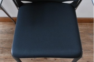 中古　美品　スイス　ヴィトラ(Vitra.)社　ドイツ製　メダスリムシリーズ　クローム仕上げの高級ライン　アームレスト付きチェア2脚セット　定価(2脚合計)約20万円　(R-084840)