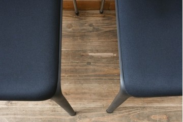 中古　美品　スイス　ヴィトラ(Vitra.)社　ドイツ製　メダスリムシリーズ　クローム仕上げの高級ライン　アームレスト付きチェア2脚セット　定価(2脚合計)約20万円　(R-084840)