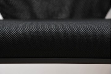中古　美品　スイス　ヴィトラ(Vitra.)社　ドイツ製　メダスリムシリーズ　クローム仕上げの高級ライン　アームレスト付きチェア2脚セット　定価(2脚合計)約20万円　(R-084840)