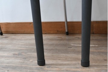 中古　美品　スイス　ヴィトラ(Vitra.)社　ドイツ製　メダスリムシリーズ　クローム仕上げの高級ライン　アームレスト付きチェア2脚セット　定価(2脚合計)約20万円　(R-084840)