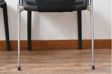 中古　美品　スイス　ヴィトラ(Vitra.)社　ドイツ製　メダスリムシリーズ　クローム仕上げの高級ライン　アームレスト付きチェア2脚セット　定価(2脚合計)約20万円　(R-084840)