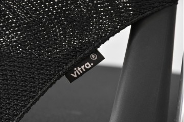 中古　美品　スイス　ヴィトラ(Vitra.)社　ドイツ製　メダスリムシリーズ　クローム仕上げの高級ライン　アームレスト付きチェア2脚セット　定価(2脚合計)約20万円　(R-084840)