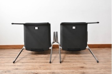 中古　美品　スイス　ヴィトラ(Vitra.)社　ドイツ製　メダスリムシリーズ　クローム仕上げの高級ライン　アームレスト付きチェア2脚セット　定価(2脚合計)約20万円　(R-084840)