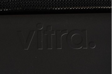 中古　美品　スイス　ヴィトラ(Vitra.)社　ドイツ製　メダスリムシリーズ　クローム仕上げの高級ライン　アームレスト付きチェア2脚セット　定価(2脚合計)約20万円　(R-084840)