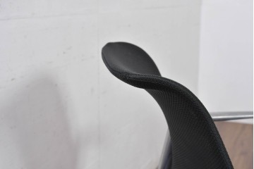 中古　美品　スイス　ヴィトラ(Vitra.)社　ドイツ製　メダスリムシリーズ　クローム仕上げの高級ライン　アームレスト付きチェア2脚　セット定価約20万円相当　(R-084840)