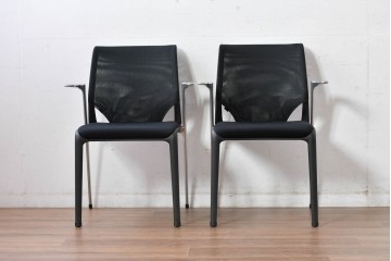 中古　美品　スイス　ヴィトラ(Vitra.)社　ドイツ製　メダスリムシリーズ　クローム仕上げの高級ライン　アームレスト付きチェア2脚　セット定価約20万円相当　(R-084840)