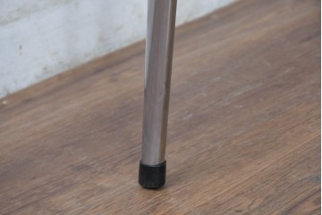 中古　美品　スイス　ヴィトラ(Vitra.)社　ドイツ製　メダスリムシリーズ　クローム仕上げの高級ライン　アームレスト付きチェア2脚　セット定価約20万円相当　(R-084840)