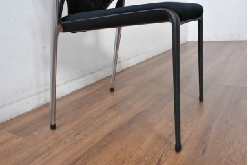 中古　美品　スイス　ヴィトラ(Vitra.)社　ドイツ製　メダスリムシリーズ　クローム仕上げの高級ライン　アームレスト付きチェア2脚　セット定価約20万円相当　(R-084840)