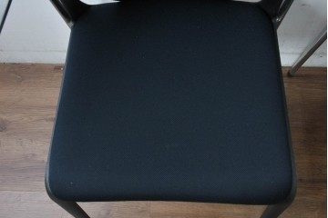 中古　美品　スイス　ヴィトラ(Vitra.)社　ドイツ製　メダスリムシリーズ　クローム仕上げの高級ライン　アームレスト付きチェア2脚　セット定価約20万円相当　(R-084840)