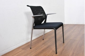 中古　美品　スイス　ヴィトラ(Vitra.)社　ドイツ製　メダスリムシリーズ　クローム仕上げの高級ライン　アームレスト付きチェア2脚　セット定価約20万円相当　(R-084840)