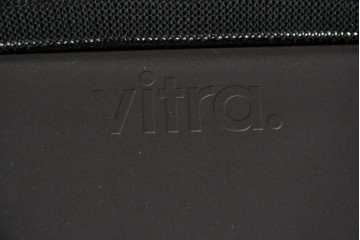 中古　美品　スイス　ヴィトラ(Vitra.)社　ドイツ製　メダスリムシリーズ　クローム仕上げの高級ライン　アームレスト付きチェア2脚　セット定価約20万円相当　(R-084840)