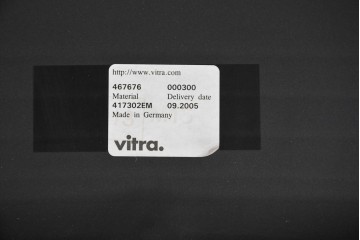 中古　美品　スイス　ヴィトラ(Vitra.)社　ドイツ製　メダスリムシリーズ　クローム仕上げの高級ライン　アームレスト付きチェア2脚　セット定価約20万円相当　(R-084840)