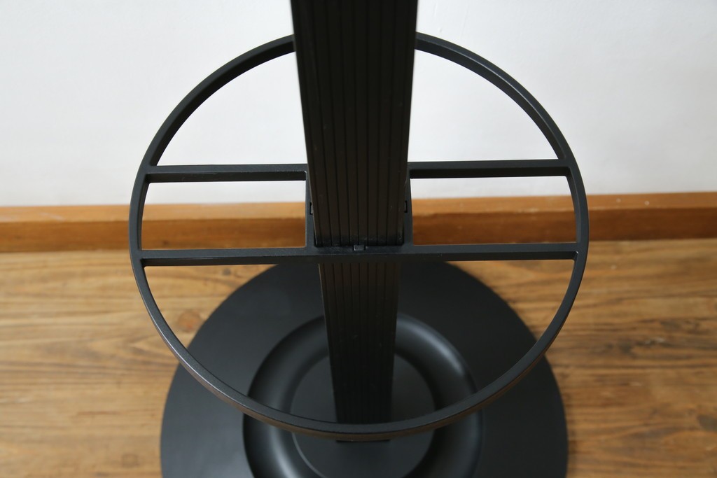 中古　美品　Cassinaixc.(カッシーナイクスシー)取り扱い　イタリア　カルテル(Kartell)　ミケーレ・デ・ルッキ(MICHELE DE LUCCHI)デザイン　セグメンティ(SEGMENTI )5160　傘ホルダー付きポールハンガー　定価約5万円　(R-084841)