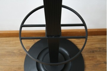 中古　美品　Cassinaixc.(カッシーナイクスシー)取り扱い　イタリア　カルテル(Kartell)　ミケーレ・デ・ルッキ(MICHELE DE LUCCHI)デザイン　セグメンティ(SEGMENTI )5160　傘ホルダー付きポールハンガー　定価約5万円　(R-084841)