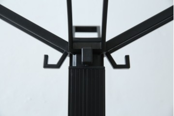 中古　美品　Cassinaixc.(カッシーナイクスシー)取り扱い　イタリア　カルテル(Kartell)　ミケーレ・デ・ルッキ(MICHELE DE LUCCHI)デザイン　セグメンティ(SEGMENTI )5160　傘ホルダー付きポールハンガー　定価約5万円　(R-084841)