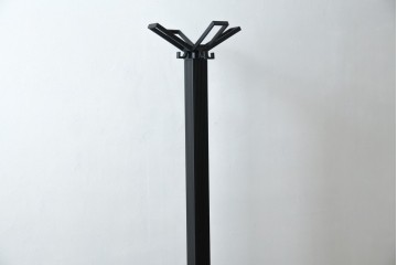 中古　美品　Cassinaixc.(カッシーナイクスシー)取り扱い　イタリア　カルテル(Kartell)　ミケーレ・デ・ルッキ(MICHELE DE LUCCHI)デザイン　セグメンティ(SEGMENTI )5160　傘ホルダー付きポールハンガー　定価約5万円　(R-084841)