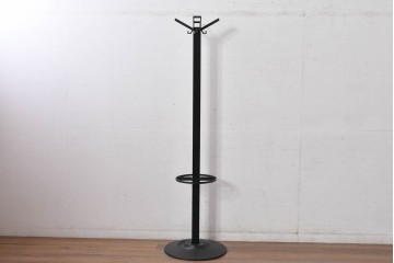 中古　美品　Cassinaixc.(カッシーナイクスシー)取り扱い　イタリア　カルテル(Kartell)　ミケーレ・デ・ルッキ(MICHELE DE LUCCHI)デザイン　セグメンティ(SEGMENTI )5160　傘ホルダー付きポールハンガー　定価約5万円相当　(R-084841)