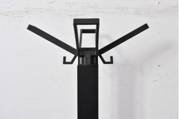 中古　美品　Cassinaixc.(カッシーナイクスシー)取り扱い　イタリア　カルテル(Kartell)　ミケーレ・デ・ルッキ(MICHELE DE LUCCHI)デザイン　セグメンティ(SEGMENTI )5160　傘ホルダー付きポールハンガー　定価約5万円相当　(R-084841)