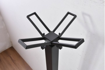 中古　美品　Cassinaixc.(カッシーナイクスシー)取り扱い　イタリア　カルテル(Kartell)　ミケーレ・デ・ルッキ(MICHELE DE LUCCHI)デザイン　セグメンティ(SEGMENTI )5160　傘ホルダー付きポールハンガー　定価約5万円相当　(R-084841)