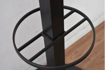 中古　美品　Cassinaixc.(カッシーナイクスシー)取り扱い　イタリア　カルテル(Kartell)　ミケーレ・デ・ルッキ(MICHELE DE LUCCHI)デザイン　セグメンティ(SEGMENTI )5160　傘ホルダー付きポールハンガー　定価約5万円相当　(R-084841)