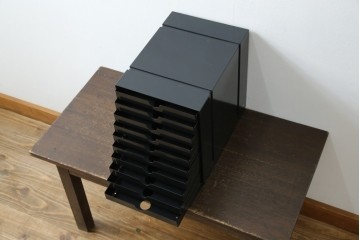 中古　美品　スイス　USMハラー(USM Haller)　イノス(INOS BOX)　ホームオフィスにもおすすめなスッキリとしたデザインの10段レターケース　定価約3万7千円　(R-084845)