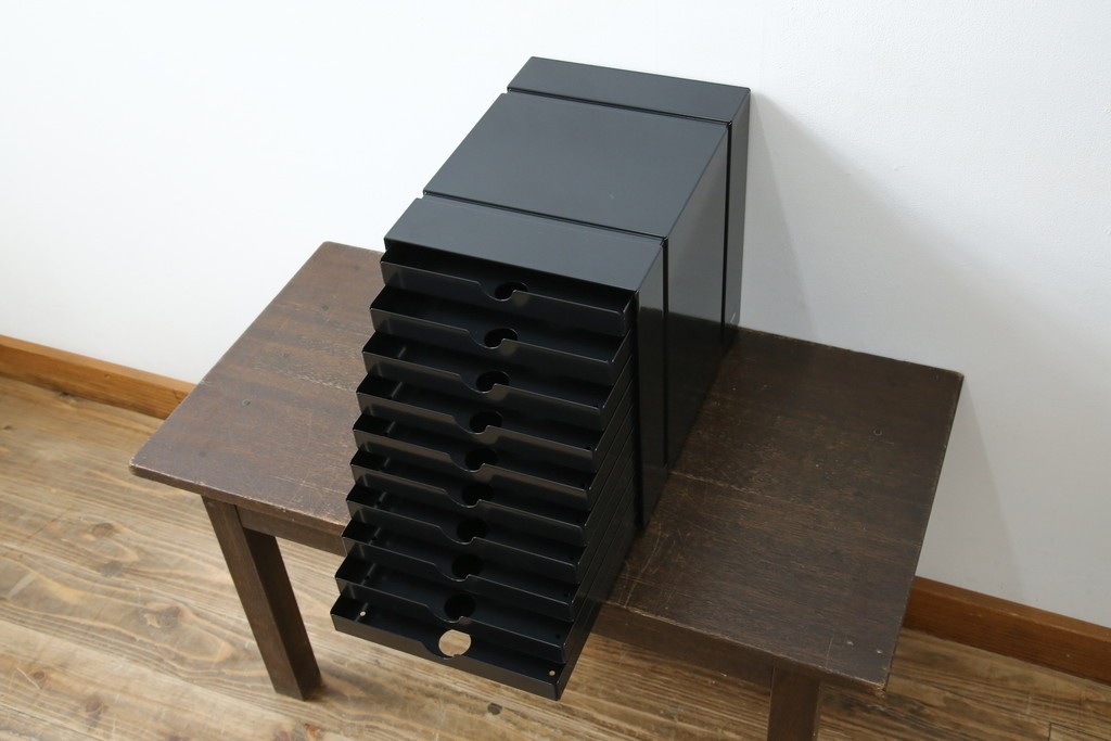中古　美品　スイス　USMハラー(USM Haller)　イノス(INOS BOX)　ホームオフィスにもおすすめなスッキリとしたデザインの10段レターケース　定価約3万7千円相当　(R-084846)
