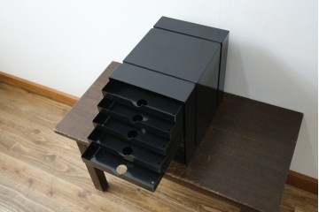 中古　美品　スイス　USMハラー(USM Haller)　イノス(INOS BOX)　ホームオフィスにもおすすめなスッキリとしたデザインの10段レターケース　定価約3万7千円相当　(R-084848)