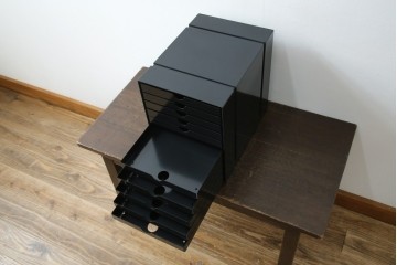 中古　美品　スイス　USMハラー(USM Haller)　イノス(INOS BOX)　ホームオフィスにもおすすめなスッキリとしたデザインの10段レターケース　定価約3万7千円相当　(R-084848)