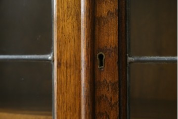 アメリカヴィンテージ　アメリカ高級家具　センチュリー(CENTURY)　オーク材　エレガントな佇まいが魅力のブックケース　(R-084850)