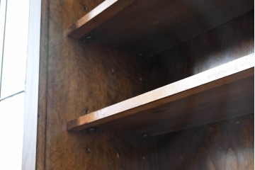 アメリカヴィンテージ　アメリカ高級家具　CENTURY FURNITURE(センチュリー・ファニチャー)　オーク材　エレガントな佇まいが魅力のブックケース　(R-084850)