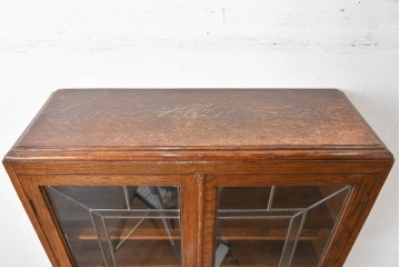 アメリカヴィンテージ　アメリカ高級家具　CENTURY FURNITURE(センチュリー・ファニチャー)　オーク材　エレガントな佇まいが魅力のブックケース　(R-084850)