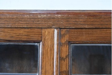 アメリカヴィンテージ　アメリカ高級家具　CENTURY FURNITURE(センチュリー・ファニチャー)　オーク材　エレガントな佇まいが魅力のブックケース　(R-084850)