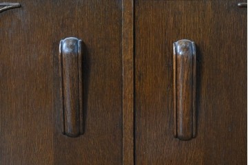 アメリカヴィンテージ　アメリカ高級家具　CENTURY FURNITURE(センチュリー・ファニチャー)　オーク材　エレガントな佇まいが魅力のブックケース　(R-084850)