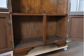 アメリカヴィンテージ　アメリカ高級家具　CENTURY FURNITURE(センチュリー・ファニチャー)　オーク材　エレガントな佇まいが魅力のブックケース　(R-084850)