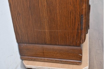 アメリカヴィンテージ　アメリカ高級家具　CENTURY FURNITURE(センチュリー・ファニチャー)　オーク材　エレガントな佇まいが魅力のブックケース　(R-084850)