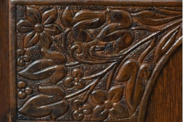 アメリカヴィンテージ　アメリカ高級家具　CENTURY FURNITURE(センチュリー・ファニチャー)　オーク材　エレガントな佇まいが魅力のブックケース　(R-084850)