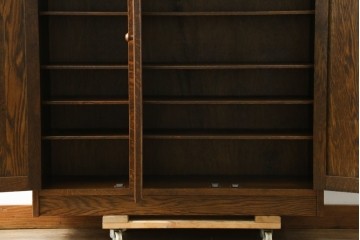 中古　三越伊勢丹　プロパティデザイン　カントリーハウス　Brugge(ブルージュ)　品のある佇まいが美しいステンドグラスキャビネット　(R-084851)