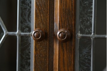 中古　三越伊勢丹　プロパティデザイン　カントリーハウス　Brugge(ブルージュ)　品のある佇まいが美しいステンドグラスキャビネット　(R-084851)