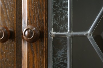 中古　三越伊勢丹　プロパティデザイン　カントリーハウス　Brugge(ブルージュ)　品のある佇まいが美しいステンドグラスキャビネット　(R-084851)