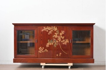 中古　最高級　工芸家具　総欅(ケヤキ)材　総漆塗り　金蒔絵入り　紅葉の図　優雅な蒔絵が空間に華を添える天板上開きサイドボード　定価推定150万円以上　(R-084853)