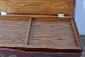 中古　最高級　工芸家具　総欅(ケヤキ)材　総漆塗り　金蒔絵入り　紅葉の図　優雅な蒔絵が空間に華を添える天板上開きサイドボード　定価推定150万円以上　(R-084853)