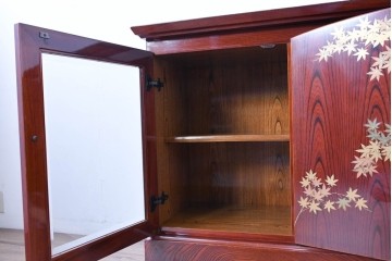 中古　最高級　工芸家具　総欅(ケヤキ)材　総漆塗り　金蒔絵入り　紅葉の図　優雅な蒔絵が空間に華を添える天板上開きサイドボード　定価推定150万円以上　(R-084853)